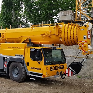 Liebherr 180-t-Mobilkran angeschafft