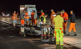 2014-09-25-asphaltierung-flughafen-salzburg